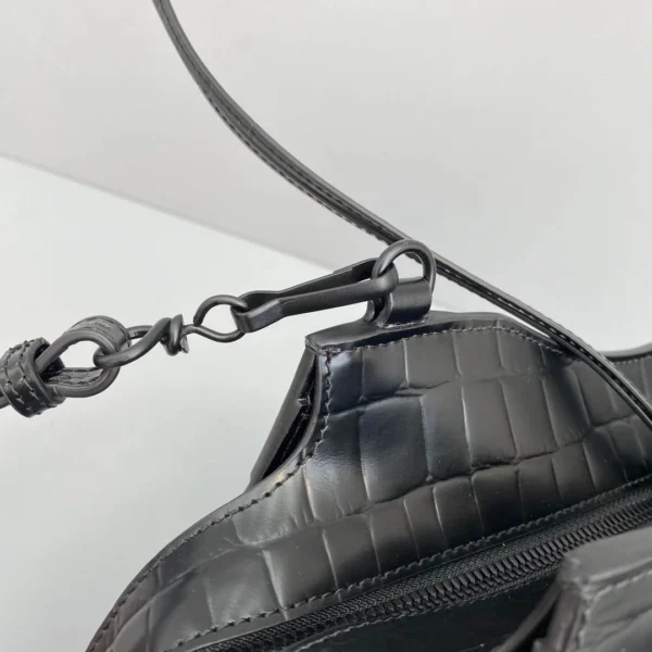 Balenciag* Neo Classic Biker Bag Size: 1991 Medium: 25*33*13*20cm