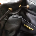 Matelasse metal chain shoulder strap with zipper pocket size: 17 2.5 9 Length: 115cm