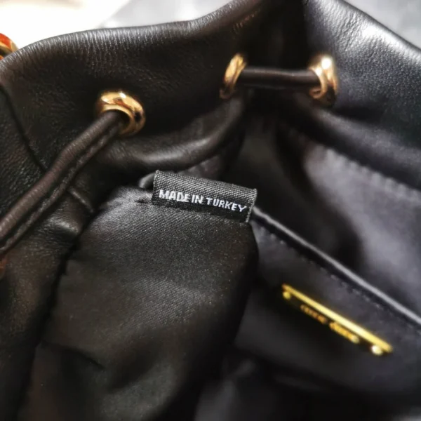 Matelasse metal chain shoulder strap with zipper pocket size: 17 2.5 9 Length: 115cm