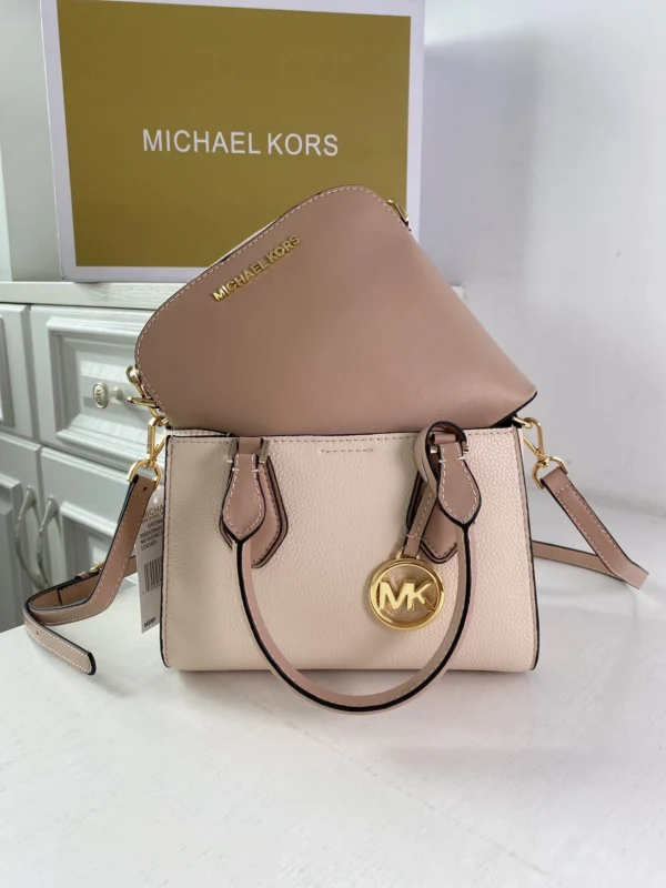 MK Crossbody Size: 23*18*12
