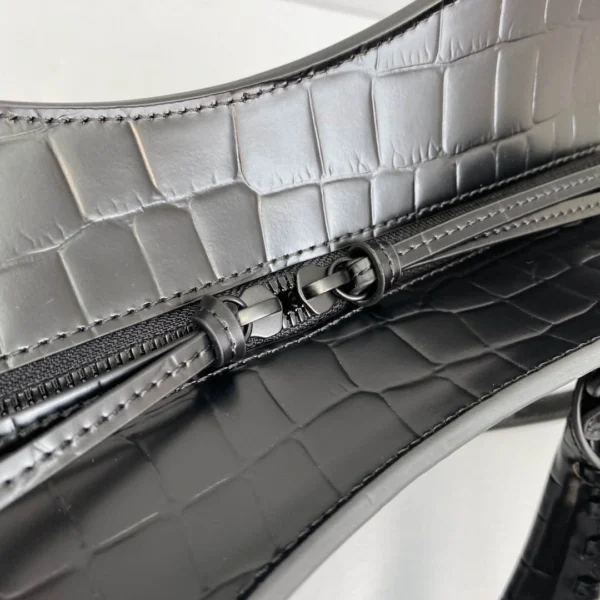 Balenciag* Neo Classic Biker Bag Size: 1991 Medium: 25*33*13*20cm