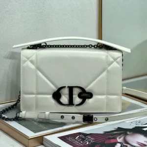 30 Montaigne Chain Clutch Size: 25.5cm