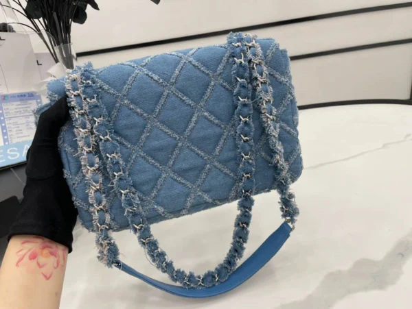A68109 chanel old fashioned size: 17*9.5*8cm