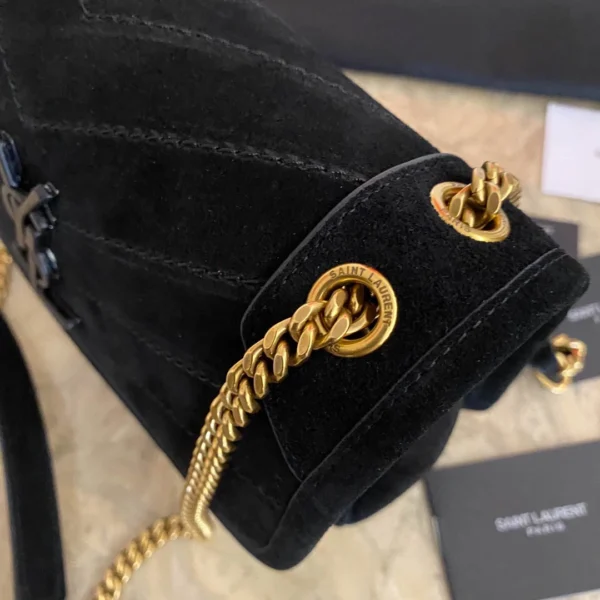 Cowhide bag Size：22x16x12cm Code：498892