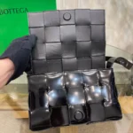 BV Bottega Veneta Cassette bag Size: 23x15cm Black