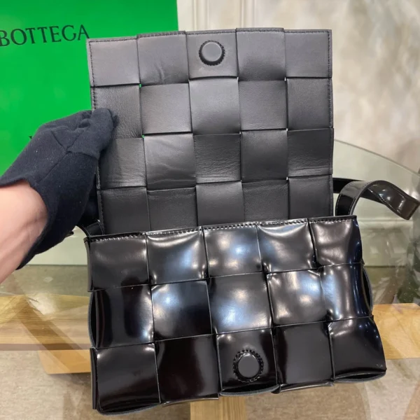 BV Bottega Veneta Cassette bag Size: 23x15cm Black