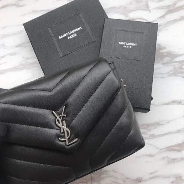 Crossbody bag Size：20x7x15cm Code：392255