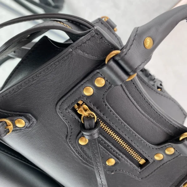 Balenciag* Neo Classic biker bag Model: 1993 Size: 13.5*18*7.5*12cm