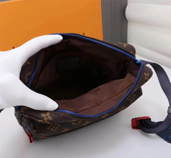 Louis Vuitton Model: 43843 Size: 25x18x5cm