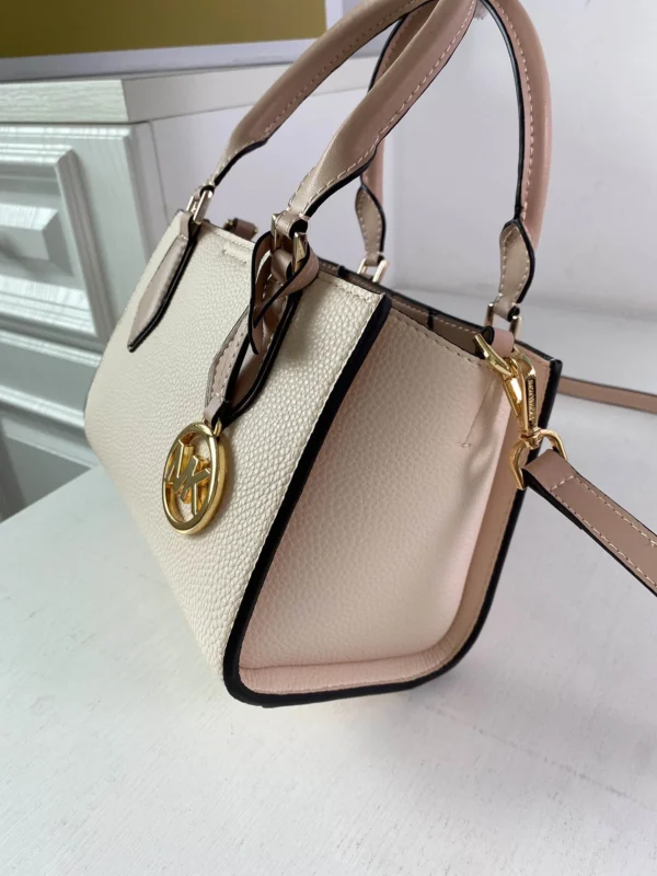 MK Crossbody Size: 23*18*12