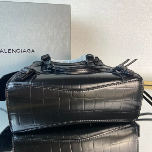 Balenciag* Neo Classic biker bag Size: 16.5*22*9*14.5cm