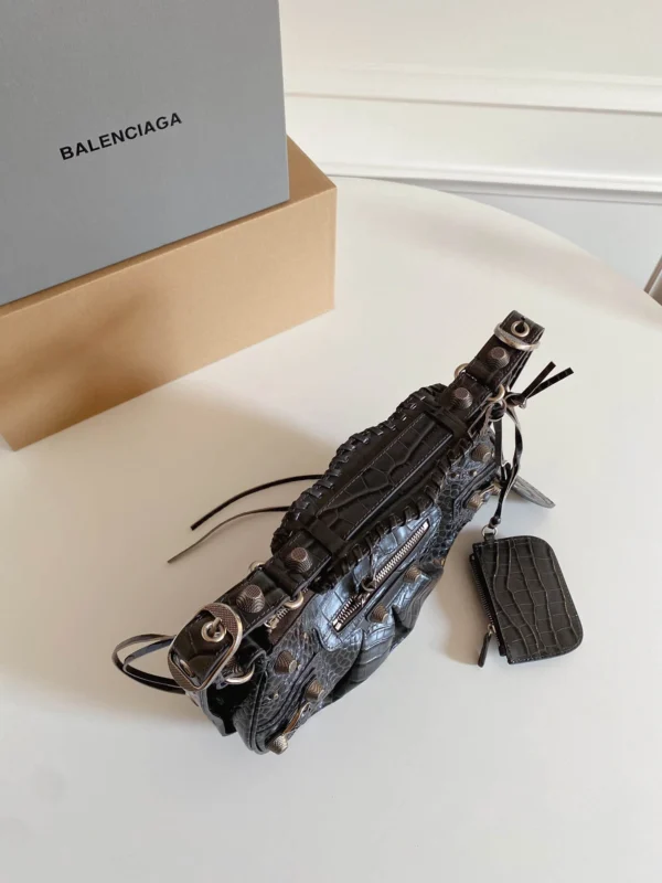 Balenciag Le Cagole Crossbody Bag Size: 33*16cm*8cm