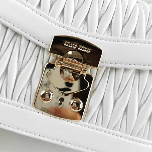 Miu Miu splicing shoulder strap Model: 5BH118B size: 20X13X5.5cm