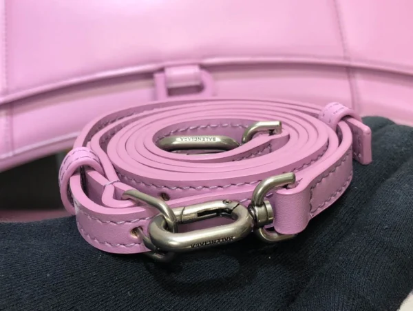 Balencia Model: DG-1007 Size: 6*15*35cm