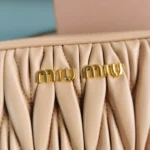 Miu Miu splicing shoulder strap Model: 5BH118B size: 20X13X5.5cm