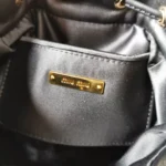 Matelasse metal chain shoulder strap with zipper pocket size: 17 2.5 9 Length: 115cm