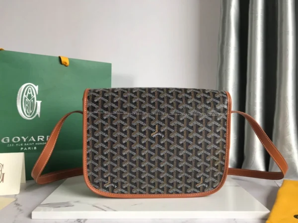 Belvdre double strip messenger bag Model: GY020098 Size: 22*17*9.5Cm