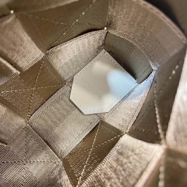 BV Bottega Veneta bag Size: 26x6cm Apricot