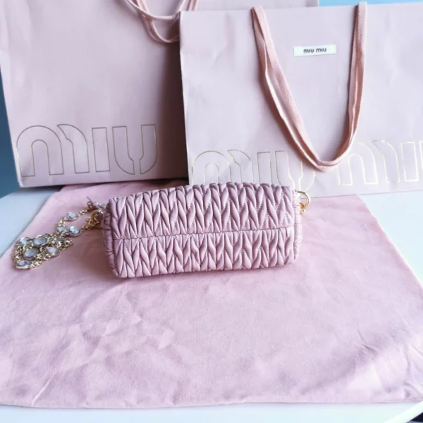 Miu Miu mini series handbag high 11cm long 17cm wide 7cm