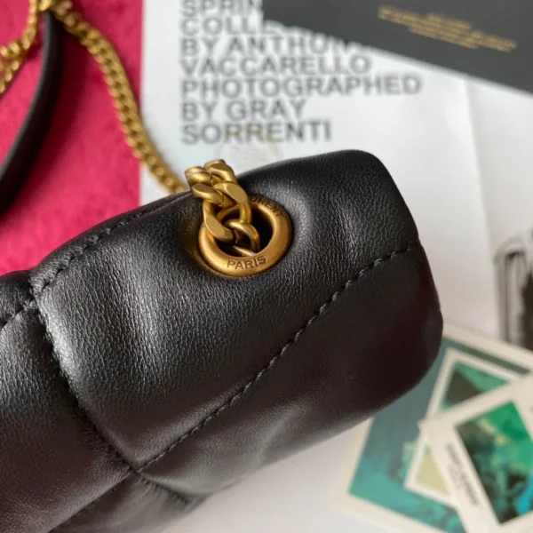 LOULOU PUFFER Lambskin bag Size：23x15.5x5.8cm Model：620333