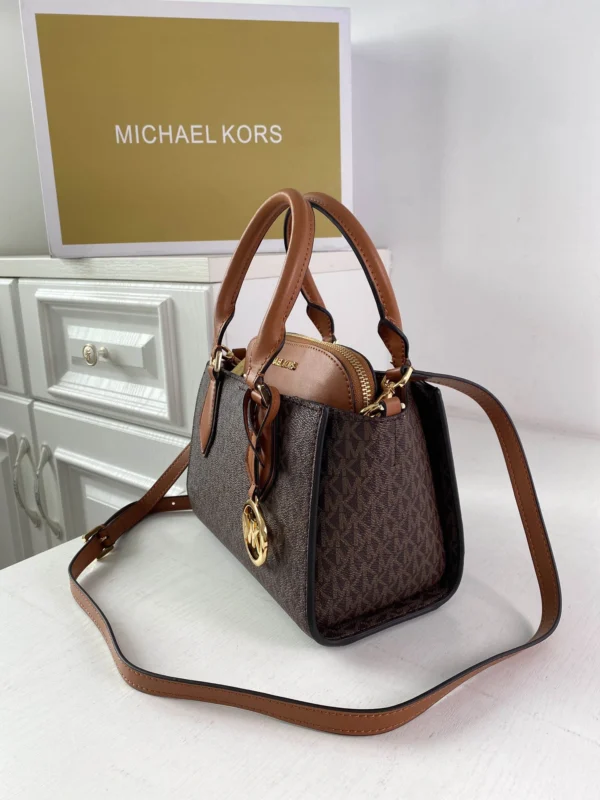 Michael kors MK jetset Size: 22cm*19cm*10cm