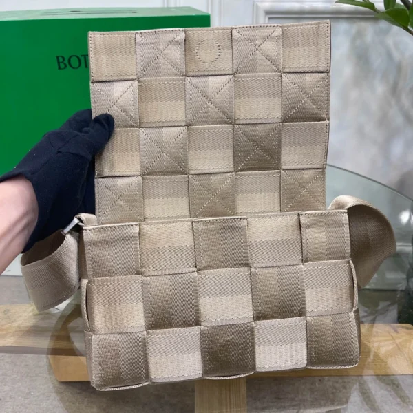 BV Bottega Veneta bag Size: 26x6cm Apricot