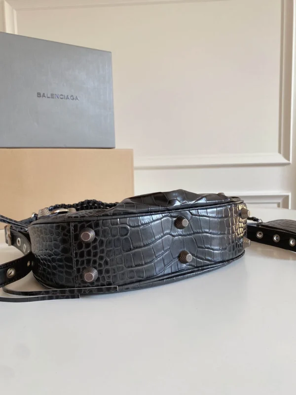 Balenciag Le Cagole Crossbody Bag Size: 33*16cm*8cm