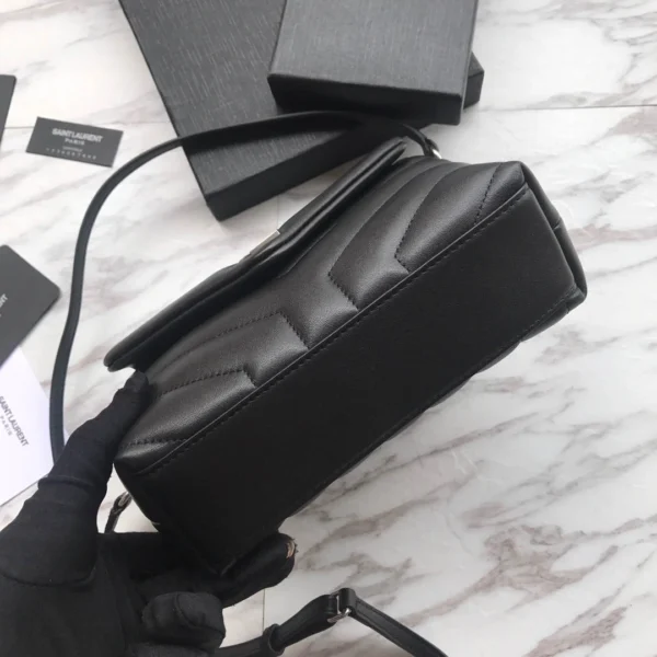 Crossbody bag Size：20x7x15cm Code：392255