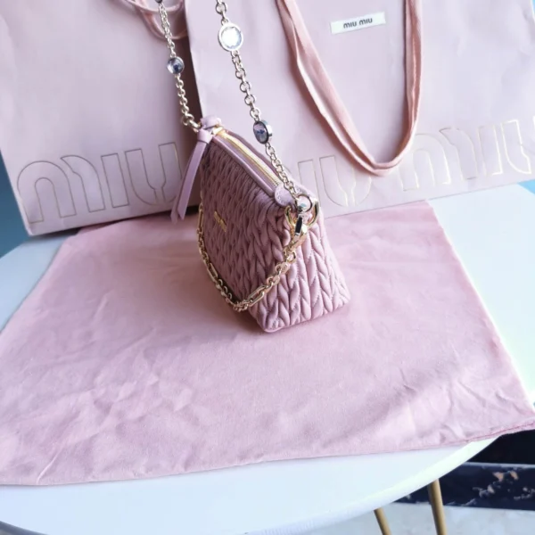 Miu Miu mini series handbag high 11cm long 17cm wide 7cm