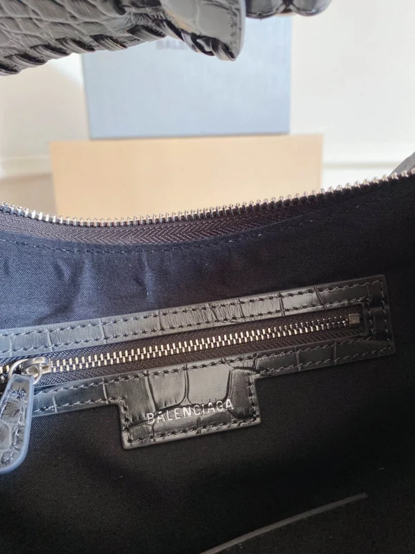 Balenciag Le Cagole Crossbody Bag Size: 33*16cm*8cm