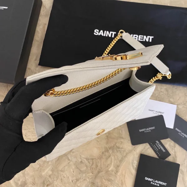 Envelope package Size：21x13x6cm Code：392745