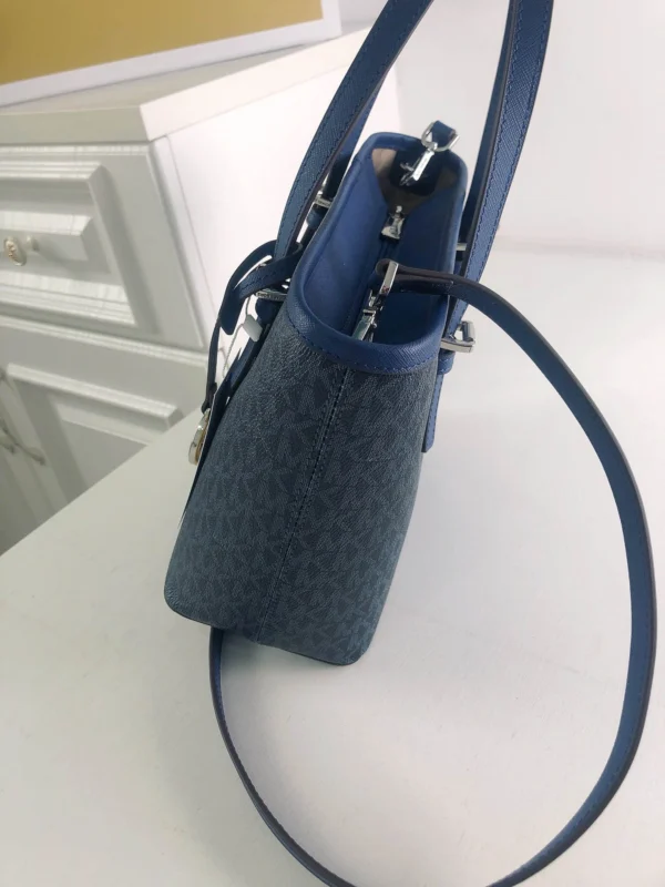 MK Model:006 Pocket:28 23Cmx19cmx11cm