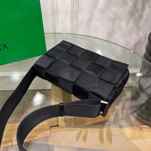 BV Bottega Veneta bag Size: 26x6cm Black