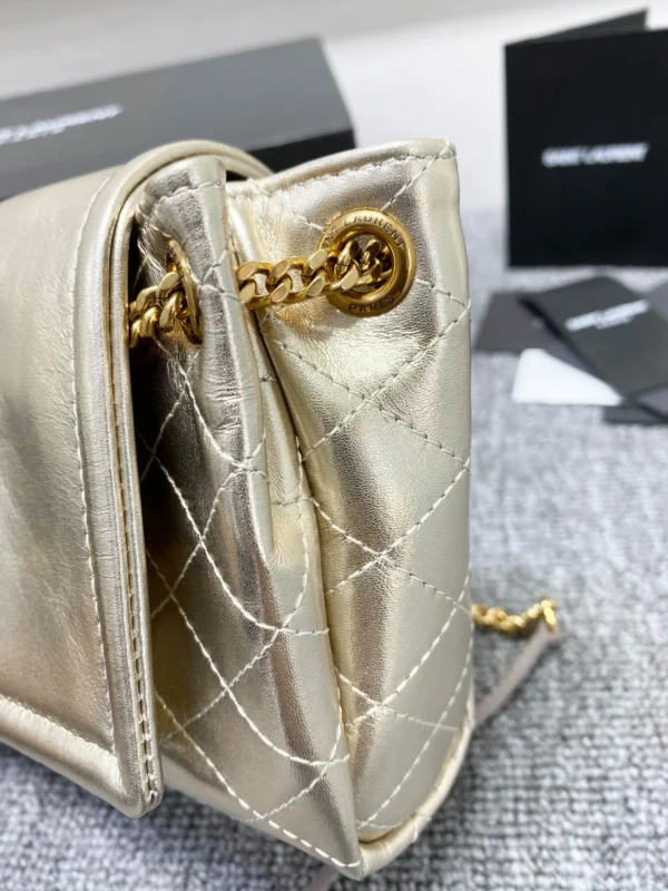 Lambskin Size：18x13x6cm Code：672838