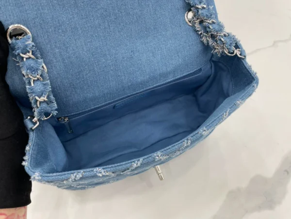 A68109 chanel old fashioned size: 17*9.5*8cm