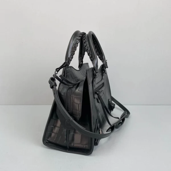Balenciag* Neo Classic Biker Bag Size: 1991 Medium: 25*33*13*20cm
