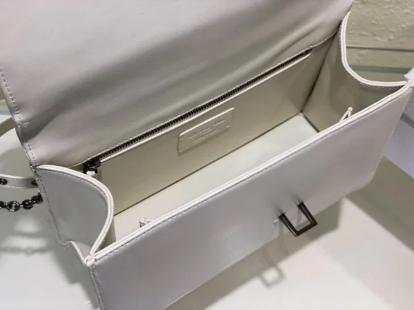 30 Montaigne Series size 25x15x8cm