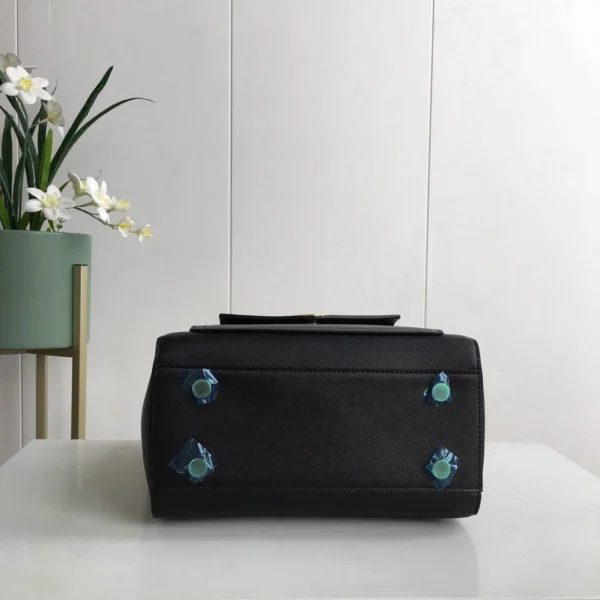 MK Clutch Model: 2031 Size: 25*12*24