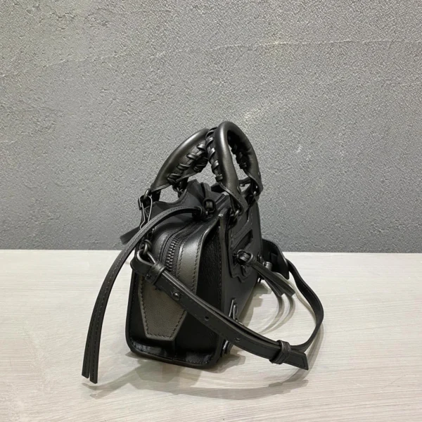 Balenciag* Neo Classic biker bag Size: 1993 Size: 13.5*18*7.5*12cm