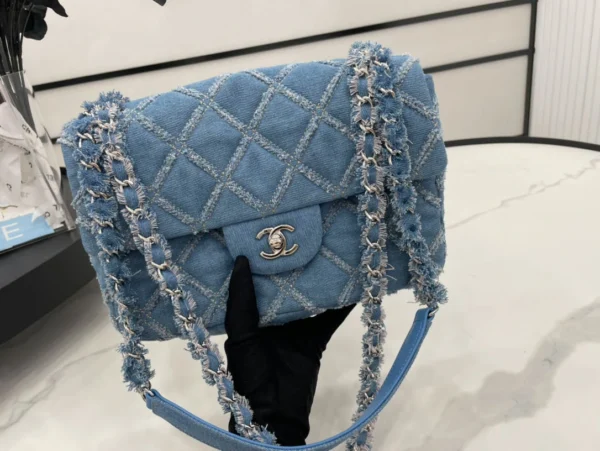 A68109 chanel old fashioned size: 17*9.5*8cm