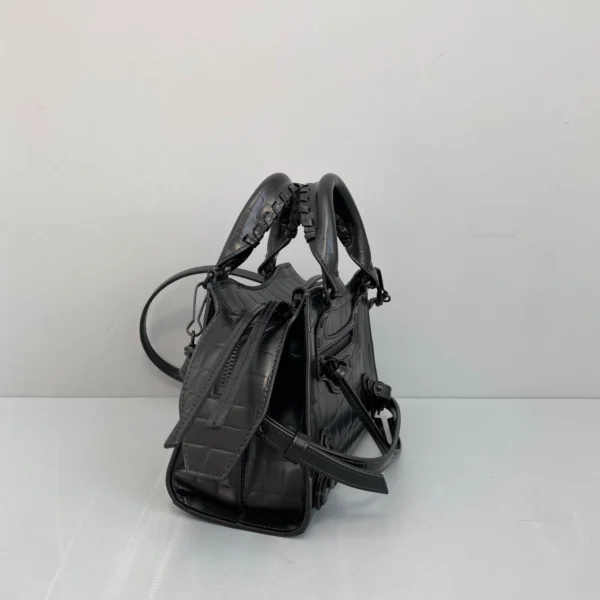 Balenciag Neo Classic Motorcycle Bag Size: 1992 Size: 16.5*22*9*14.5cm