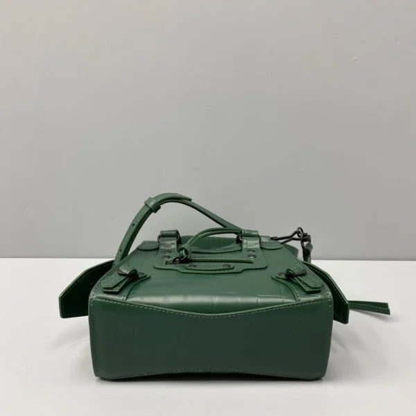 Balenciag* Neo Classic biker bag Model: 92535 Size: 40*54*21.5*34cm 25*33*13*20cm