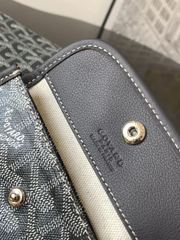 Anjou Mini Bag Size: 20x10x20cm