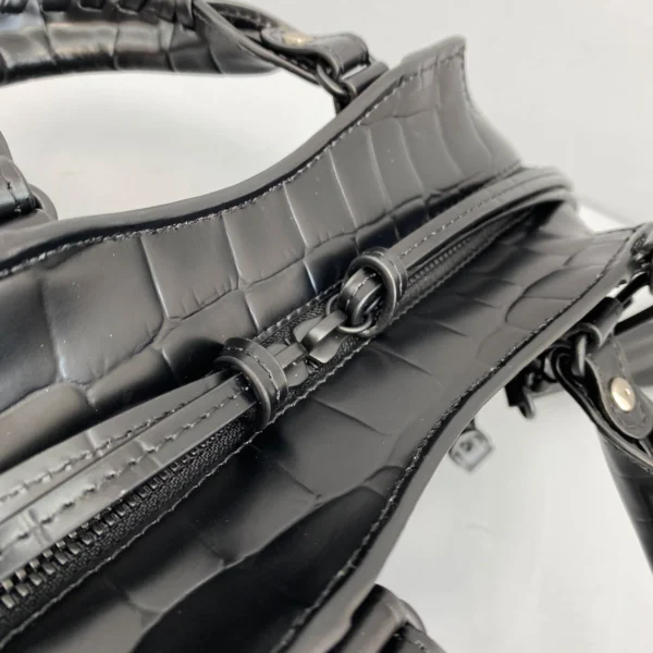 Balenciag Neo Classic Motorcycle Bag Size: 1992 Size: 16.5*22*9*14.5cm