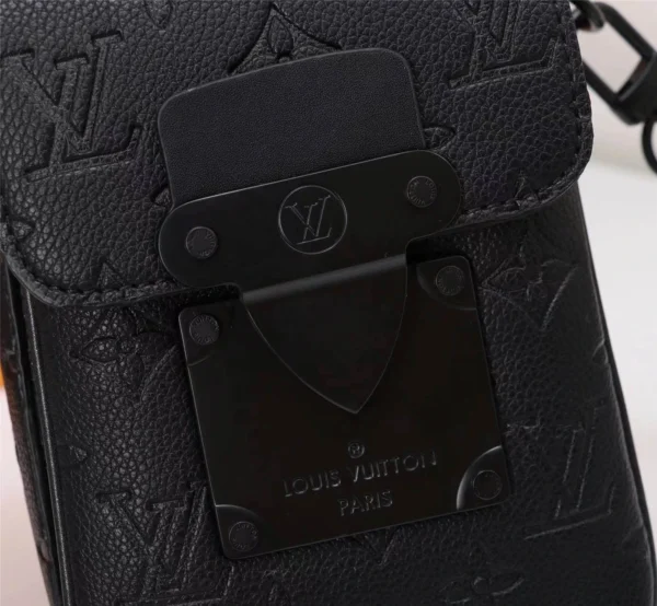 Louis Vuitton Model: 69405 Size: 15x17x8 cm