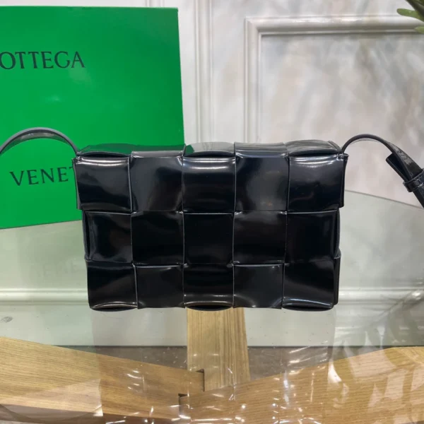 BV Bottega Veneta Cassette bag Size: 23x15cm Black