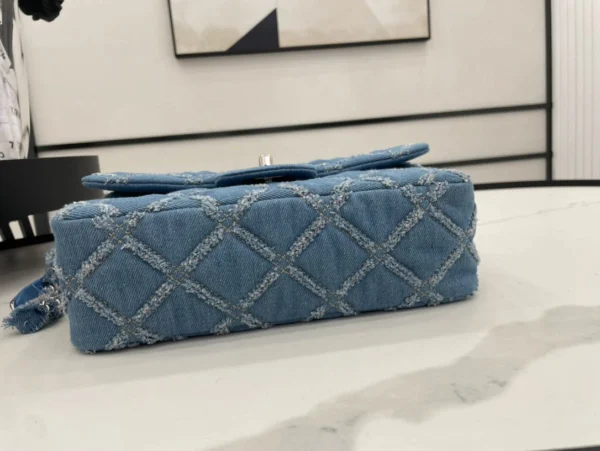 A68109 chanel old fashioned size: 17*9.5*8cm