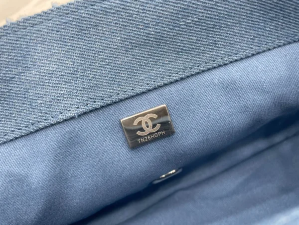 A68109 chanel old fashioned size: 17*9.5*8cm