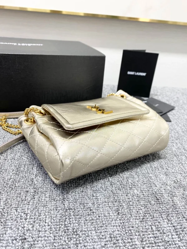 Lambskin Size：18x13x6cm Code：672838