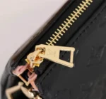 Louis Vuitton Model: 57790 Size: 26x20x12cm